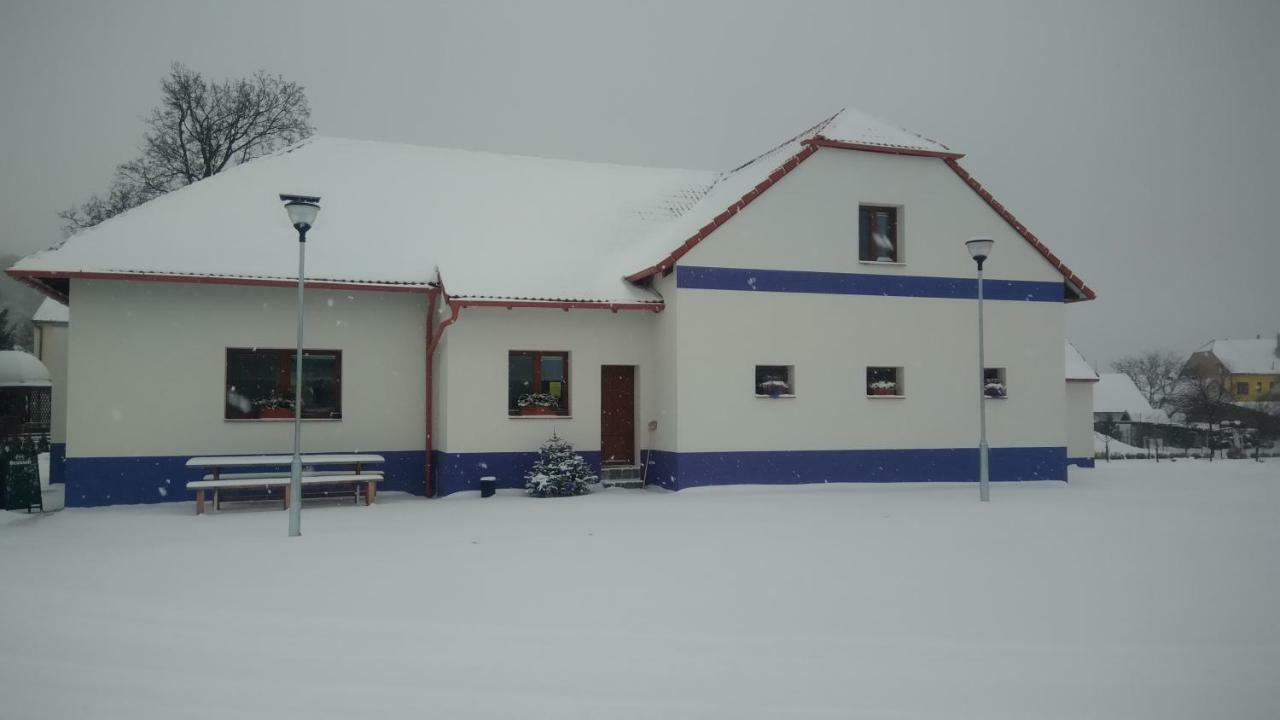 Louka  Cechuv Dvur酒店 外观 照片